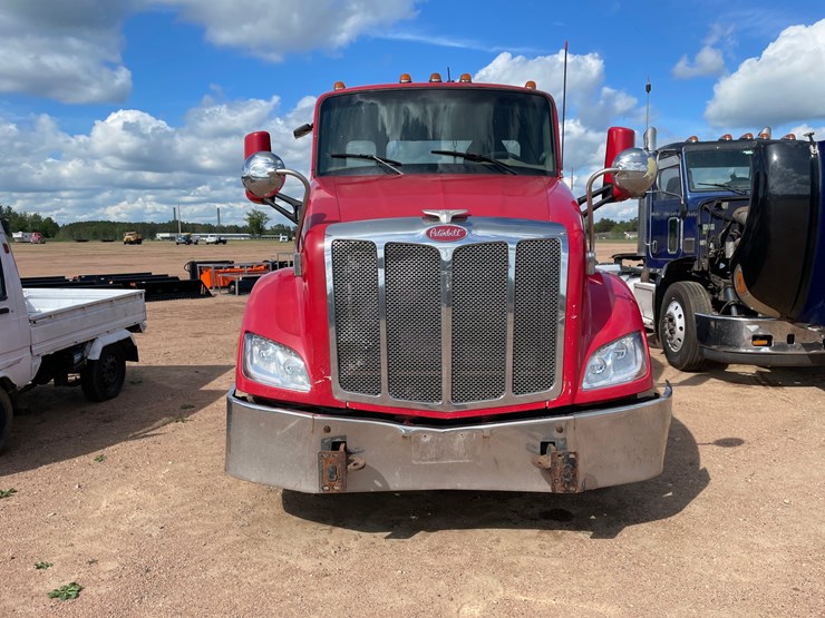 2014-peterbilt-579-image-2