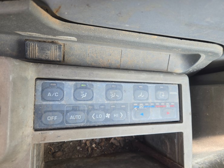 hitachi-ex160-lc-image-56
