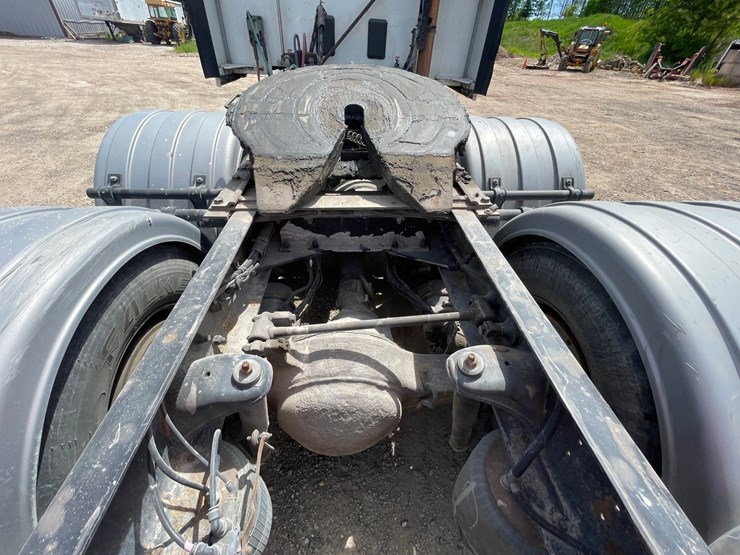2016-kenworth-t680-image-29