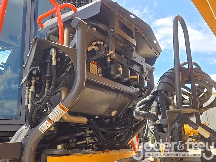 2022-volvo-a25g-image-17