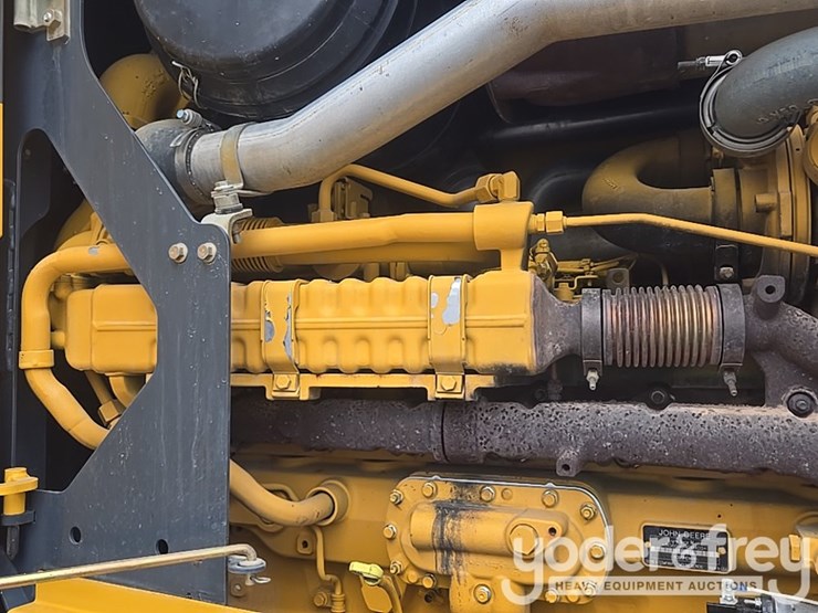 2011-deere-772g-image-36