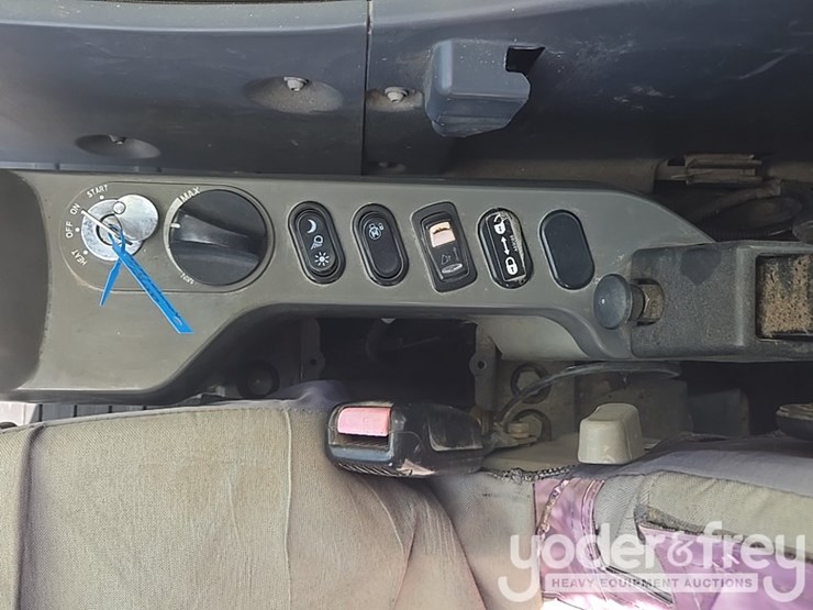 2017-komatsu-pc210-lc-11-image-59