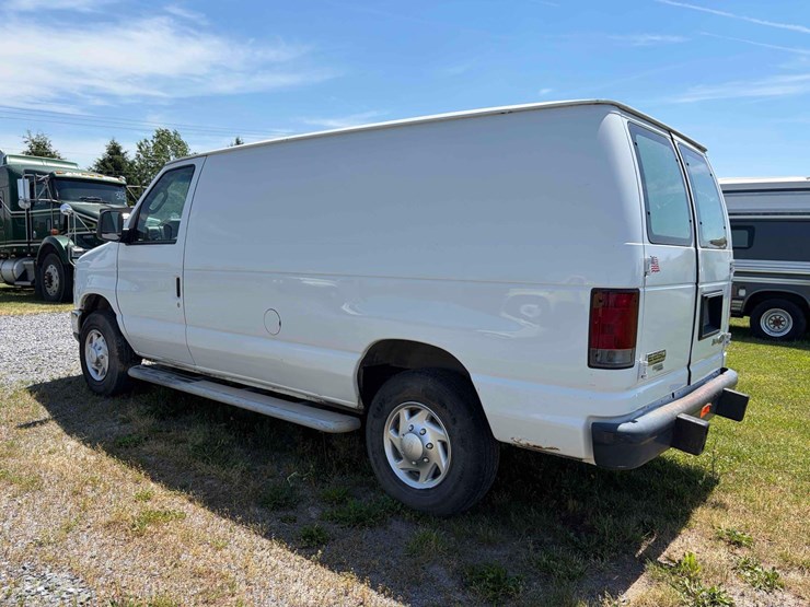 2013-ford-e250-image-6