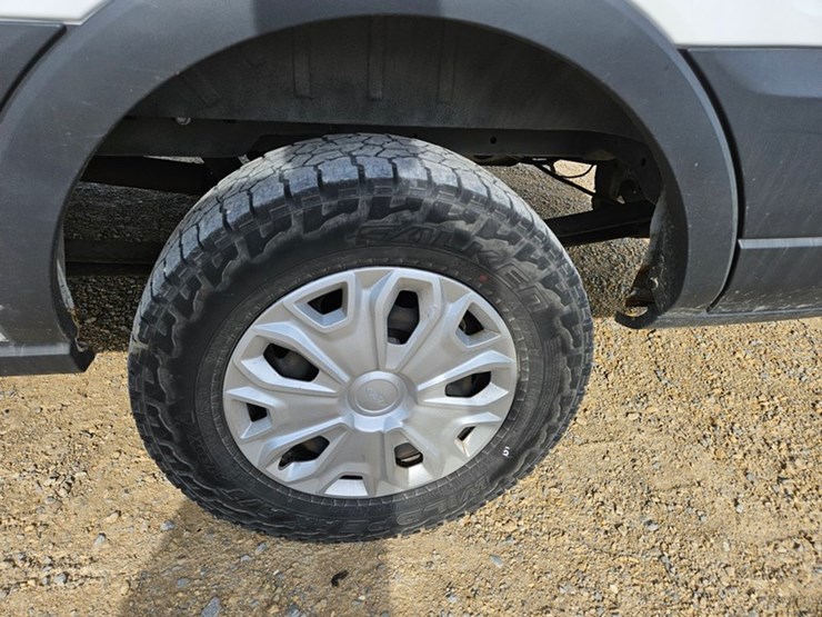2017-ford-cargo-image-30