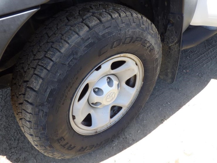 2013-toyota-tacoma-image-13