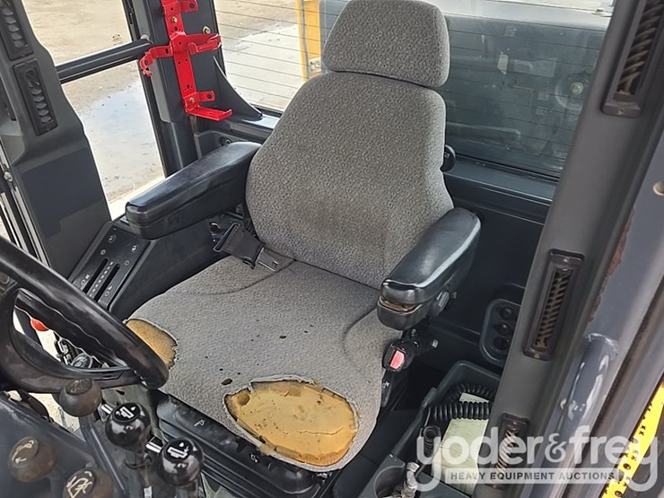 2011-deere-772g-image-50
