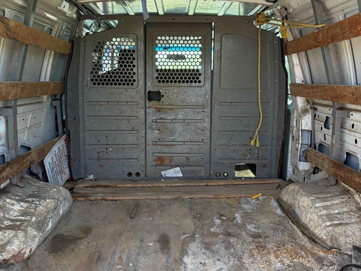 2013-ford-e250-image-12