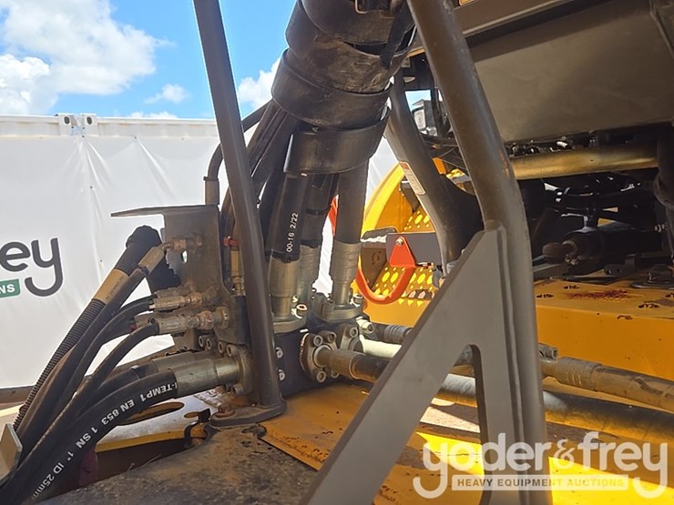 2022-volvo-a25g-image-23