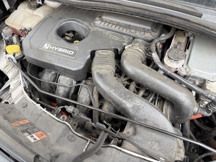 2016-ford-c-max-sel-hybrid-sedan-image-12