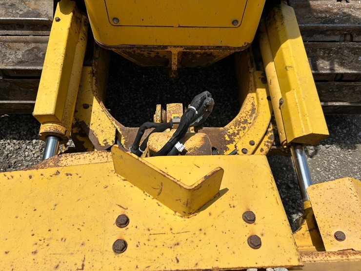 2017-komatsu-d51pxi-24-image-10