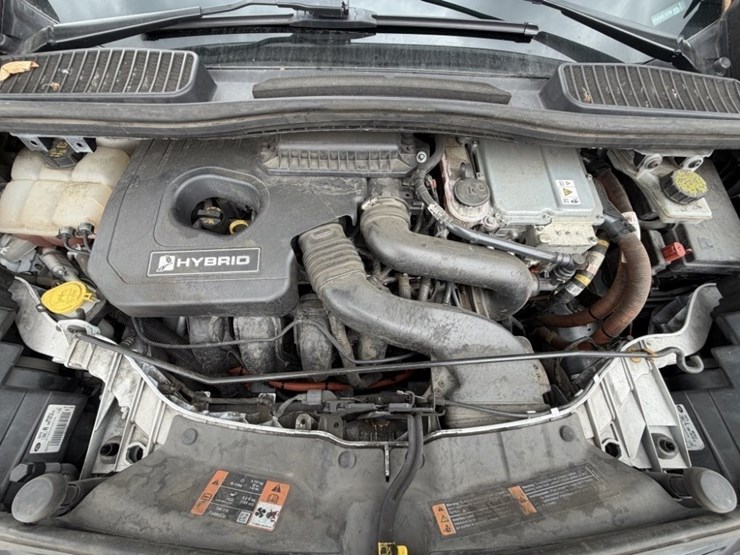 2016-ford-c-max-sel-hybrid-sedan-image-13