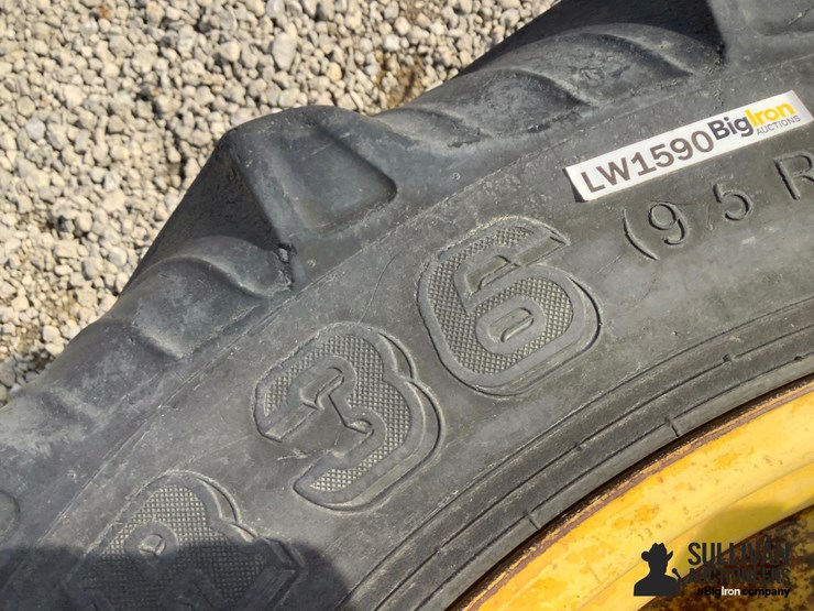 john-deere-230-image-13