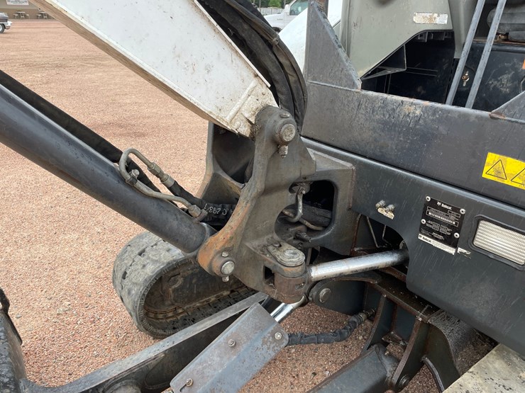 2020-bobcat-e32i-image-10