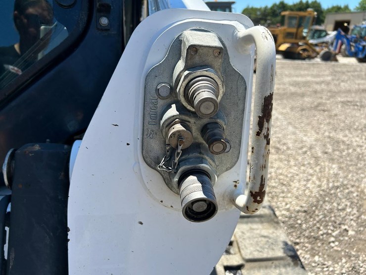 2022-bobcat-t770-image-11