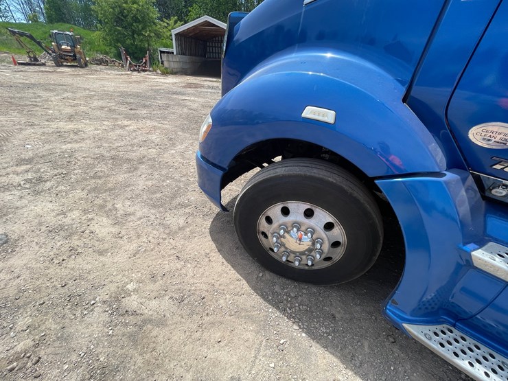 2015-kenworth-t680-image-10