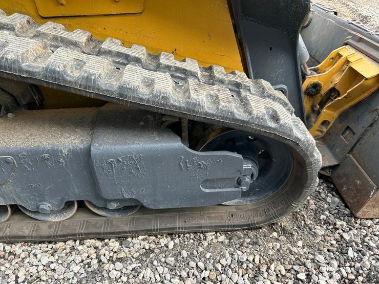 2018-deere-317g-image-14