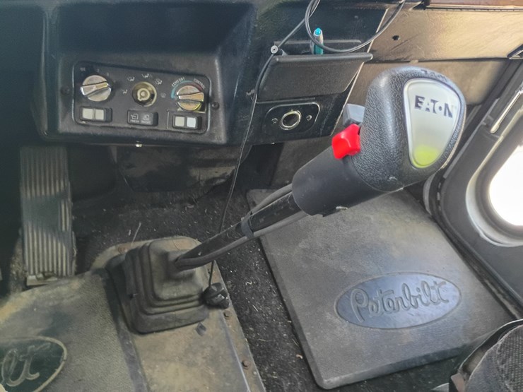 1998-peterbilt-379-image-60