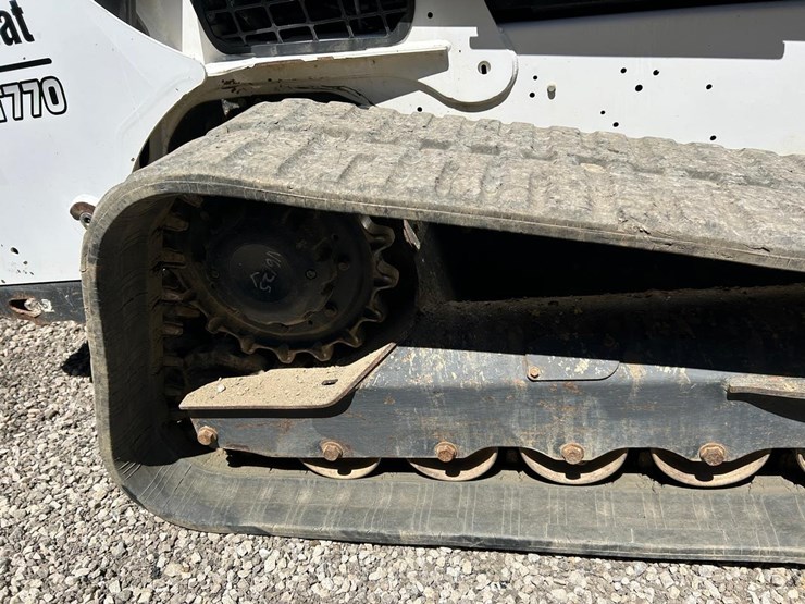 2021-bobcat-t770-image-13