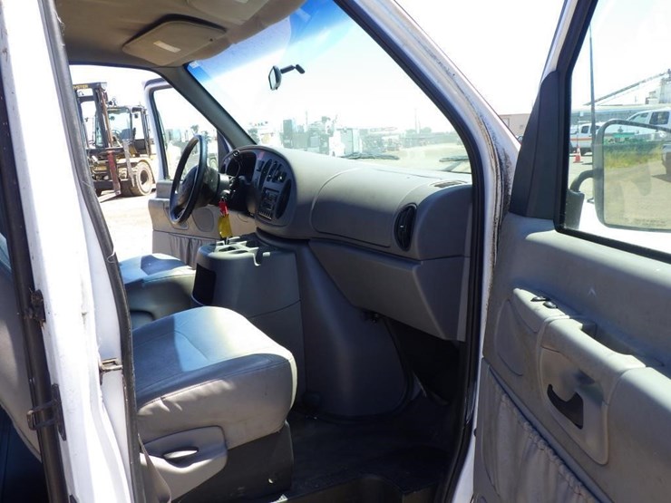 2000-ford-econoline-350-image-7