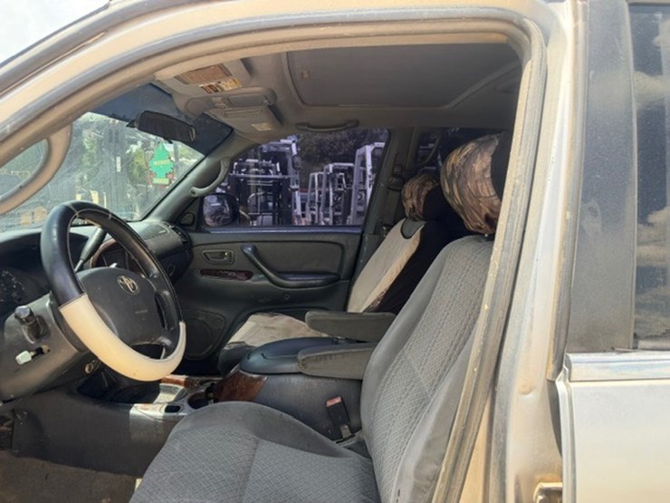 2004-toyota-tundra-image-37