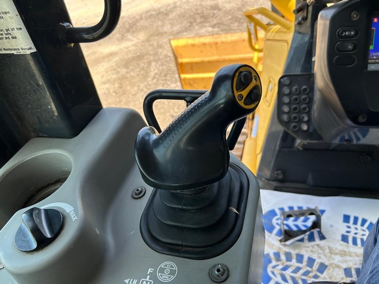 2017-komatsu-d51pxi-24-image-31