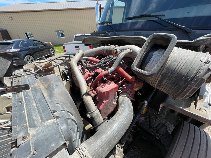 #304-•-2016-international-semi-tractor-(has-wi-title)-(denmark,wi)-image-74