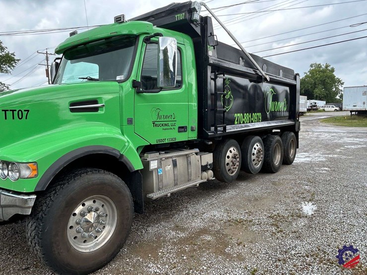 2016-volvo-truck-vhd-quad-axle-dump-truck-image-9