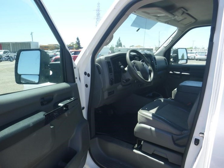 2016-nissan-nv2500-image-5