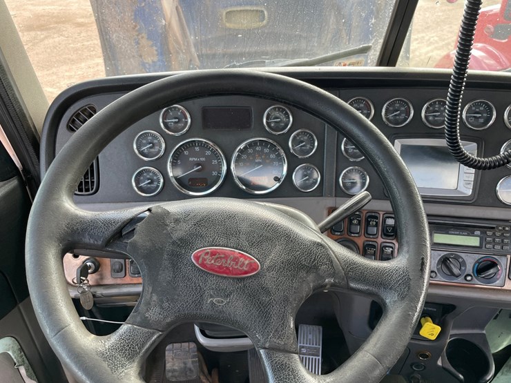2010-peterbilt-386-image-38
