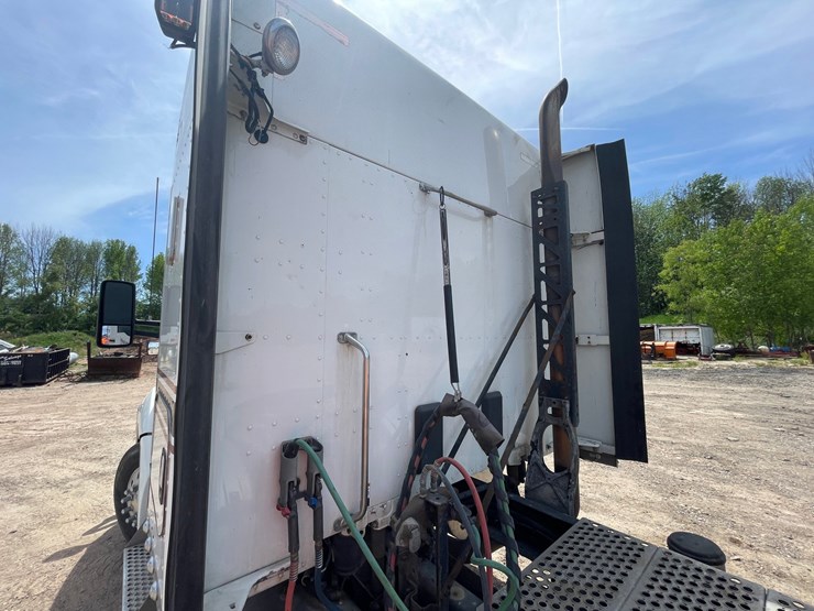 2016-kenworth-t680-image-19