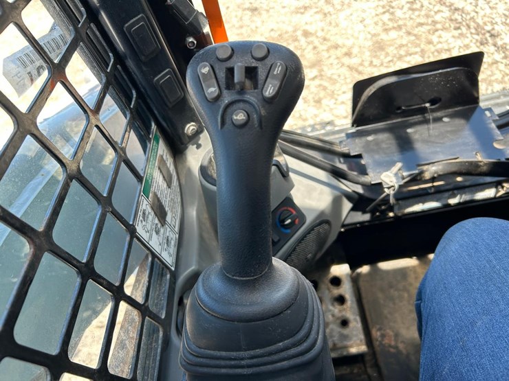 2022-bobcat-t770-image-27