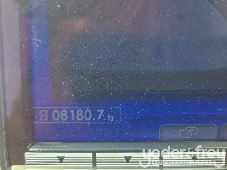 2017-komatsu-pc210-lc-11-image-63