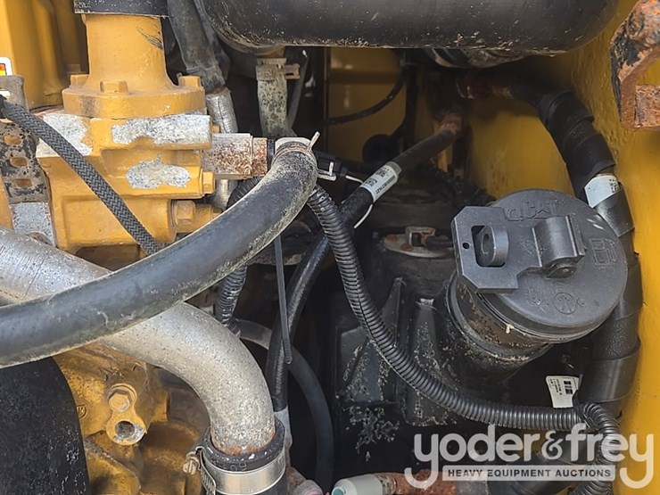 2018-caterpillar-262d-image-32