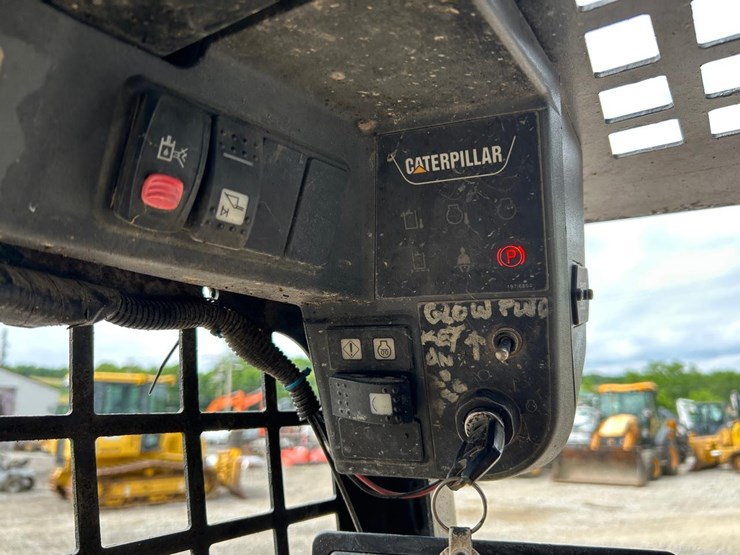 caterpillar-247b-image-21