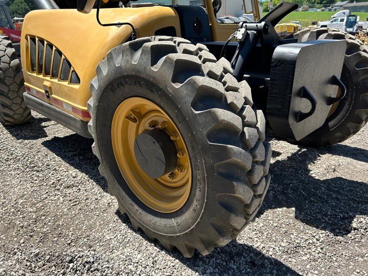 caterpillar-tl943-image-11