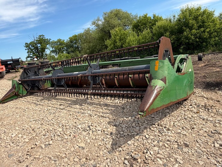 john-deere-220-image-2