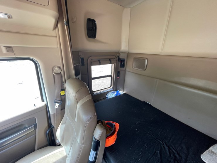 2016-kenworth-t680-image-66