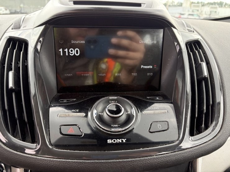 2016-ford-c-max-sel-hybrid-sedan-image-31