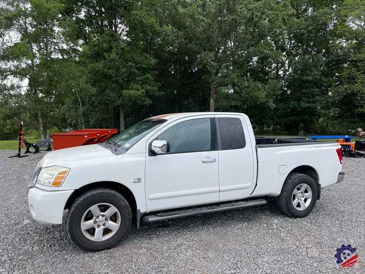 2004-nissan-titan-image-1