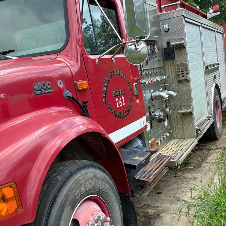 #101 • 2002 LAVERNE PUMPER FIRE TRUCK
