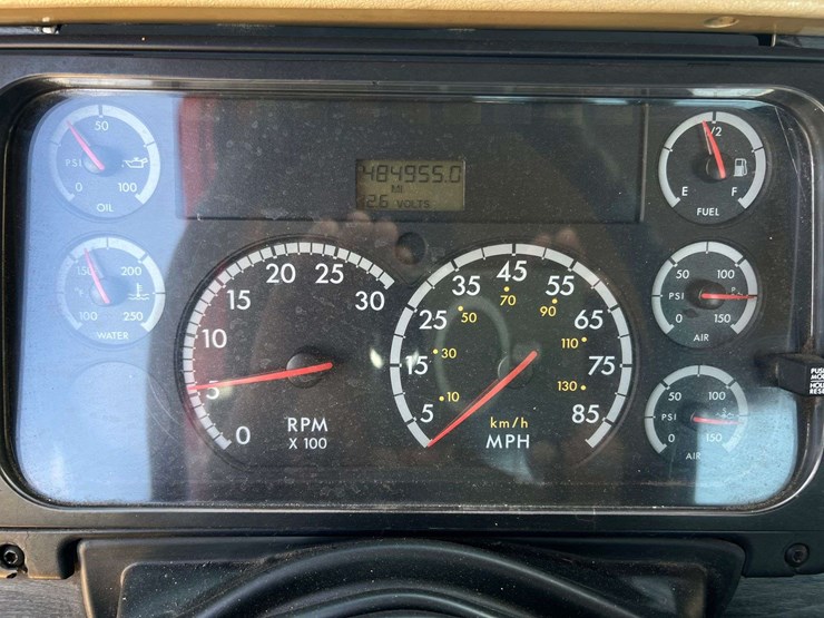 2006-freightliner-columbia-120-image-38