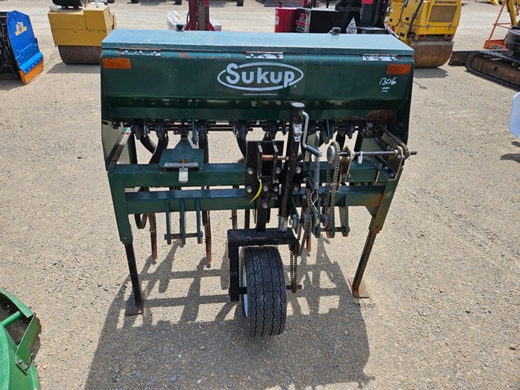 sukup-food-plot-planter-image-8