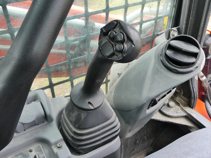 2021-kubota-svl65-2-image-13