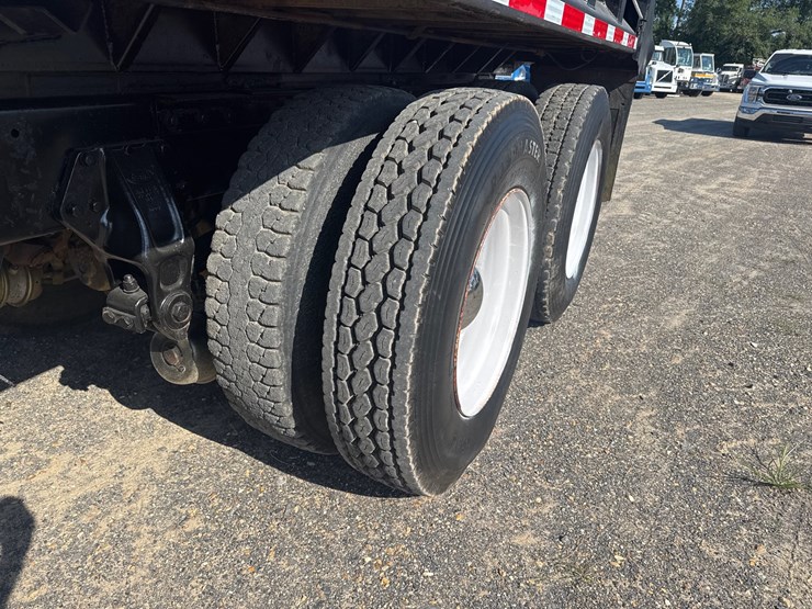 1993-peterbilt-379-image-9