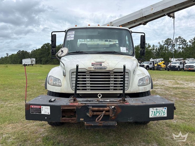 2014-freightliner-m2-106-image-80