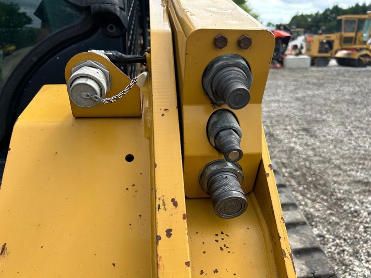 2018-caterpillar-299d2-image-11