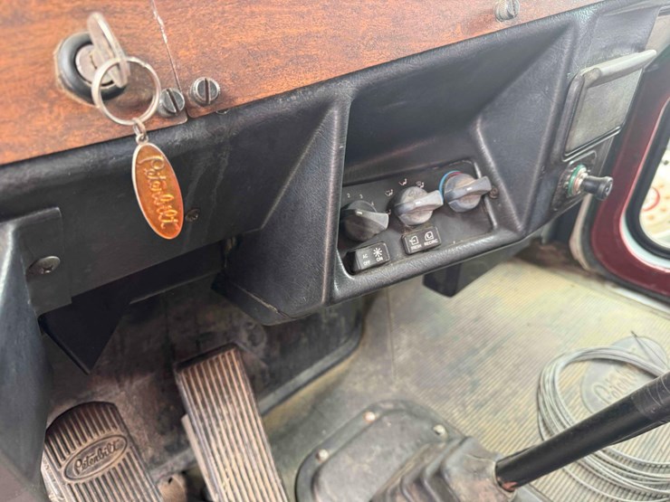 1995-peterbilt-dump-truck-image-12