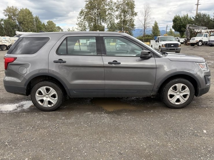 2017-ford-explorer-image-3
