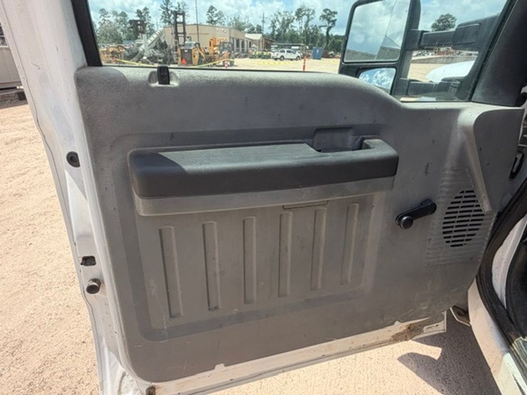 2013-ford-f550-image-41