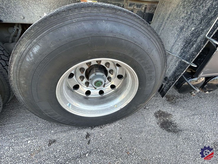 2020-kenworth-t880-image-24